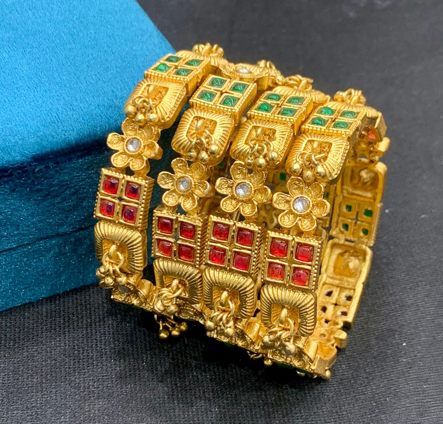 Indian Rajwari Kangan (Gold)