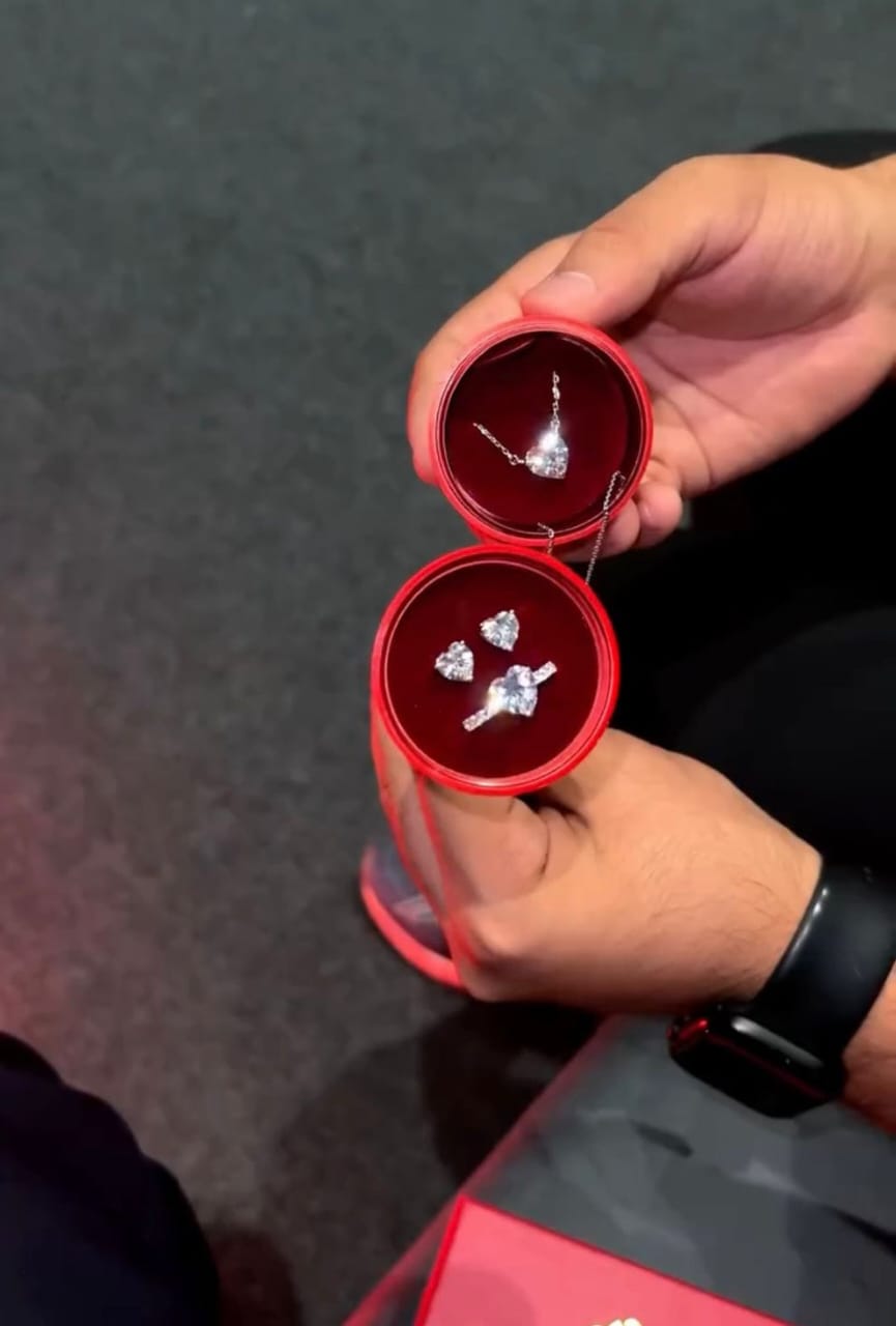 Rose Flower ๐น With Complete Diamond Set