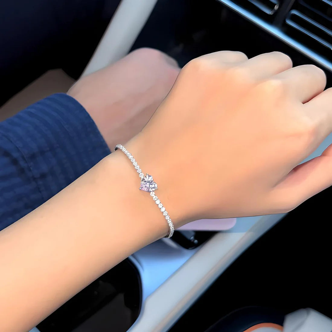 Heart-Shape Bracelet With Premium Light Box ๐ + Free Delivery